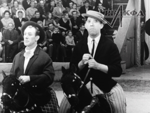 Артисты цирка Юрий Никулин и Михаил Шуйдин в репризе "Лошадки" (1967 г.)
