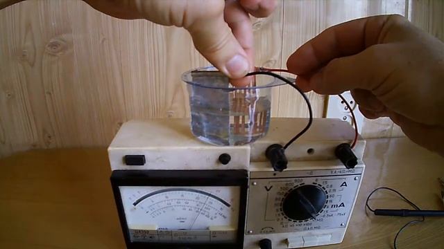 Электричество из воды. Сколько вольт в простой воде? смотреть онлайн