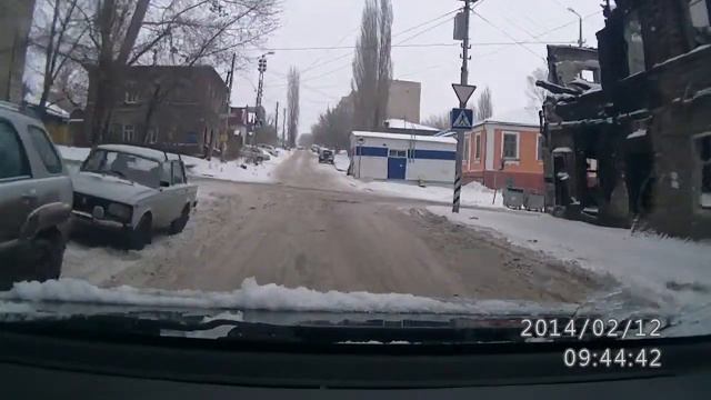 СОРВАЛО КУСОК ЛЬДА саратов февраль 2014!!! смотреть онлайн