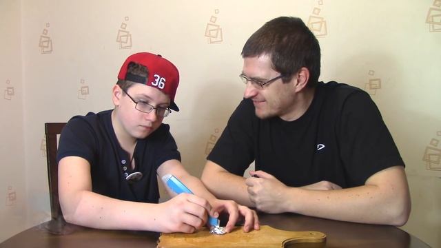 Как сделать свечу для похода! Свеча своими руками из вазелина - Отец и Сын №105 смотреть онлайн