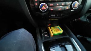 Торможение кнопкой стояночного тормоза с электрическим приводом на Nissan X-Trail T32