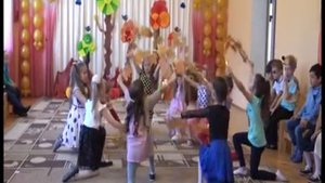 Танец с осенними дугами + Выход Осени.mp4