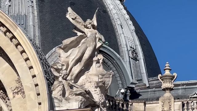 VLOG: ПЕРВЫЙ РАЗ В ПАРИЖЕ!