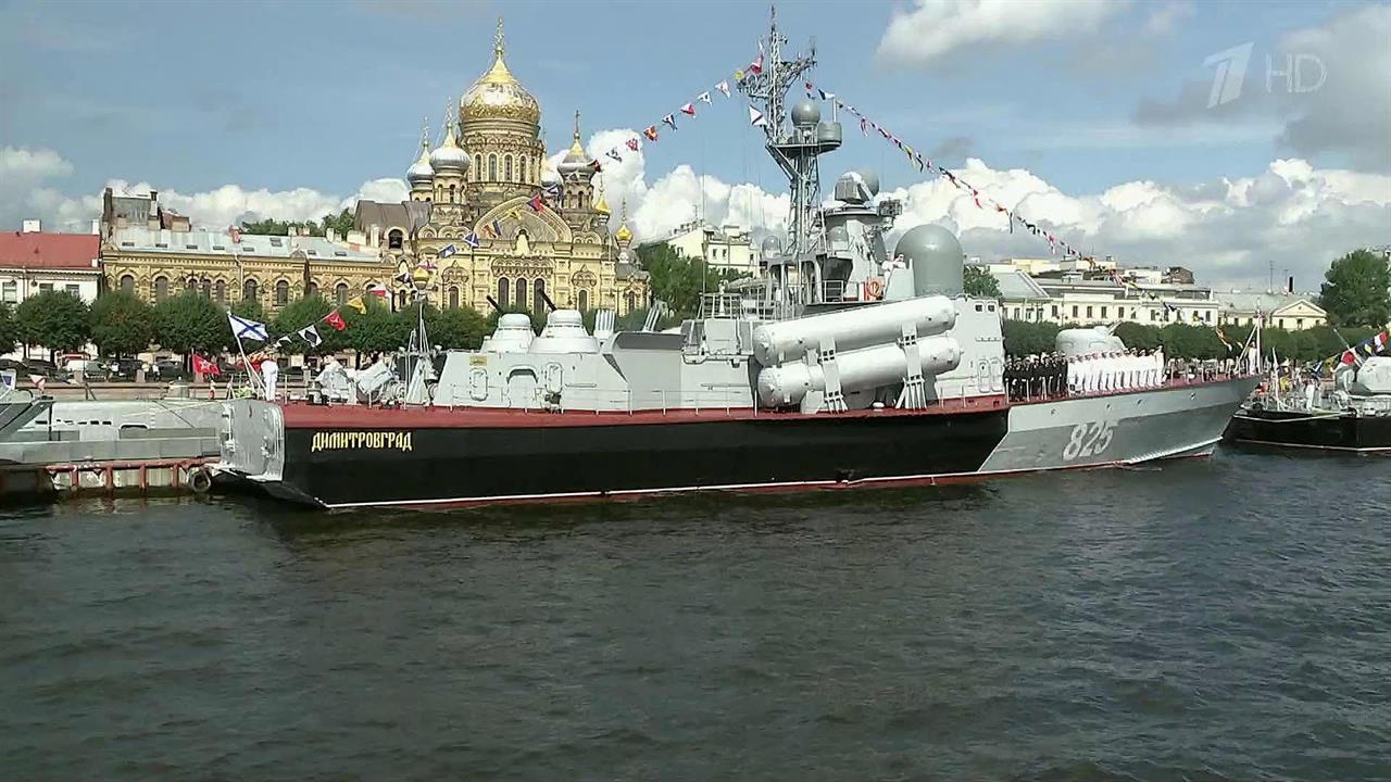 В День Военно-морского флота Владимир Путин принял...отрел обновленный музей на легендарной "Авроре"