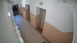 УЖАС!!!Мальчик писал в подъезде