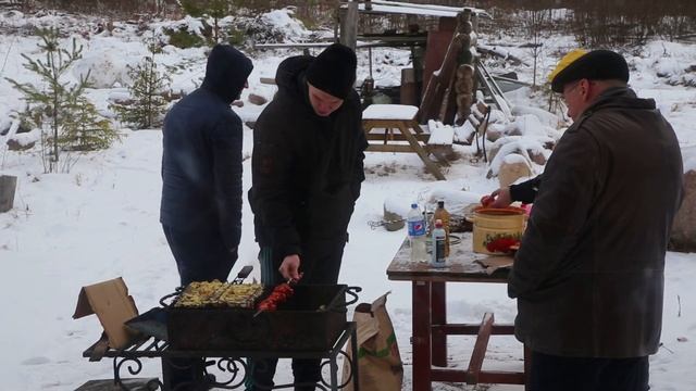 Коробицыно. Горнолыжка Красное озеро. Отдых за городом. Катаемся на горных лыжах, делаем шашлык.
