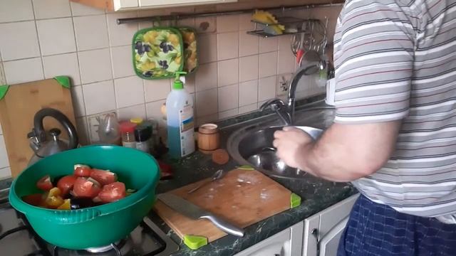 Рецепт запечённых овощей с колбаской в духовке.