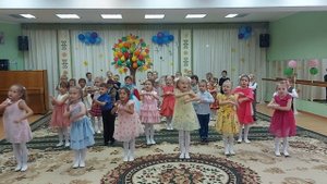Поёт и танцует детский сад "Гулливер" Осень к нам пришла!
