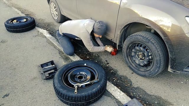Как поменять колеса на Рено Логан 2.