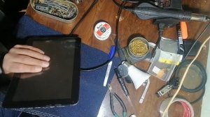 Почему не заряжается и не включается планшет?