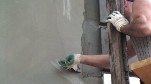 Как монтируются на фасад пенопластовые фасадные карнизы, как они обрабатываются клеем с сеткой