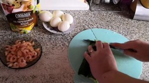 Салат с креветками и крабовым мясом.