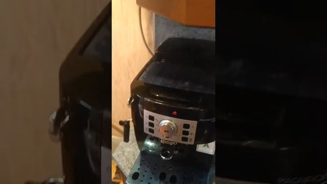 Обзор кофемашины DeLonghi MagneficaS и спасибо за этот подарок друзьям ) смотреть онлайн