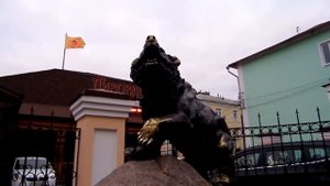 Рычащий медведь в Ярославле
