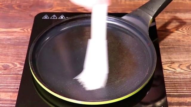 Кладу все в бутылку и замешиваю тесто! Тонкие и ажурные блины (блинчики) на молоке #534