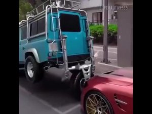 Парковка джипа в городских условиях