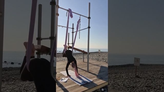 йога в гамаках UNNATA AERIAL YOGA