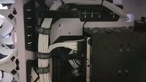 Lian Li 011 Dynamic Cable Management