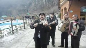 Роми на Закарпатському весіллі.AVI