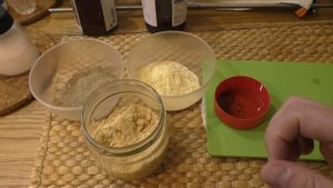 На эту насадку клюёт лучше чем на мотыля червя и опарыша. Супер рыболовная насадка.