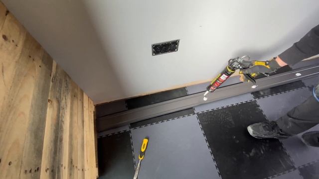 Dream garage makeover - PVC garage floor tiles, garage cabinets and wall mounted vacuum Garage Styl смотреть онлайн