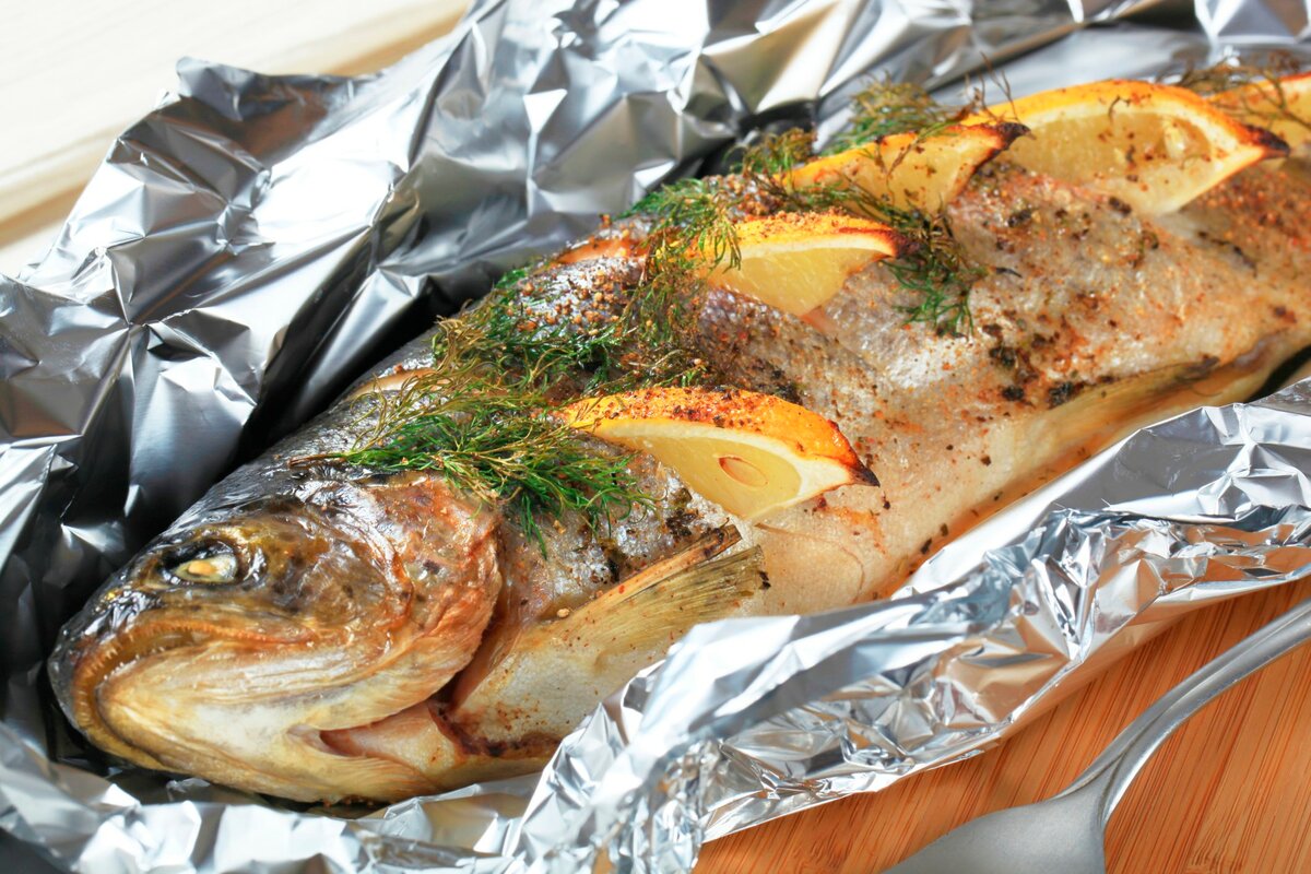 Как запечь рыбу в фольге в духовке рецепт с фото пошагово