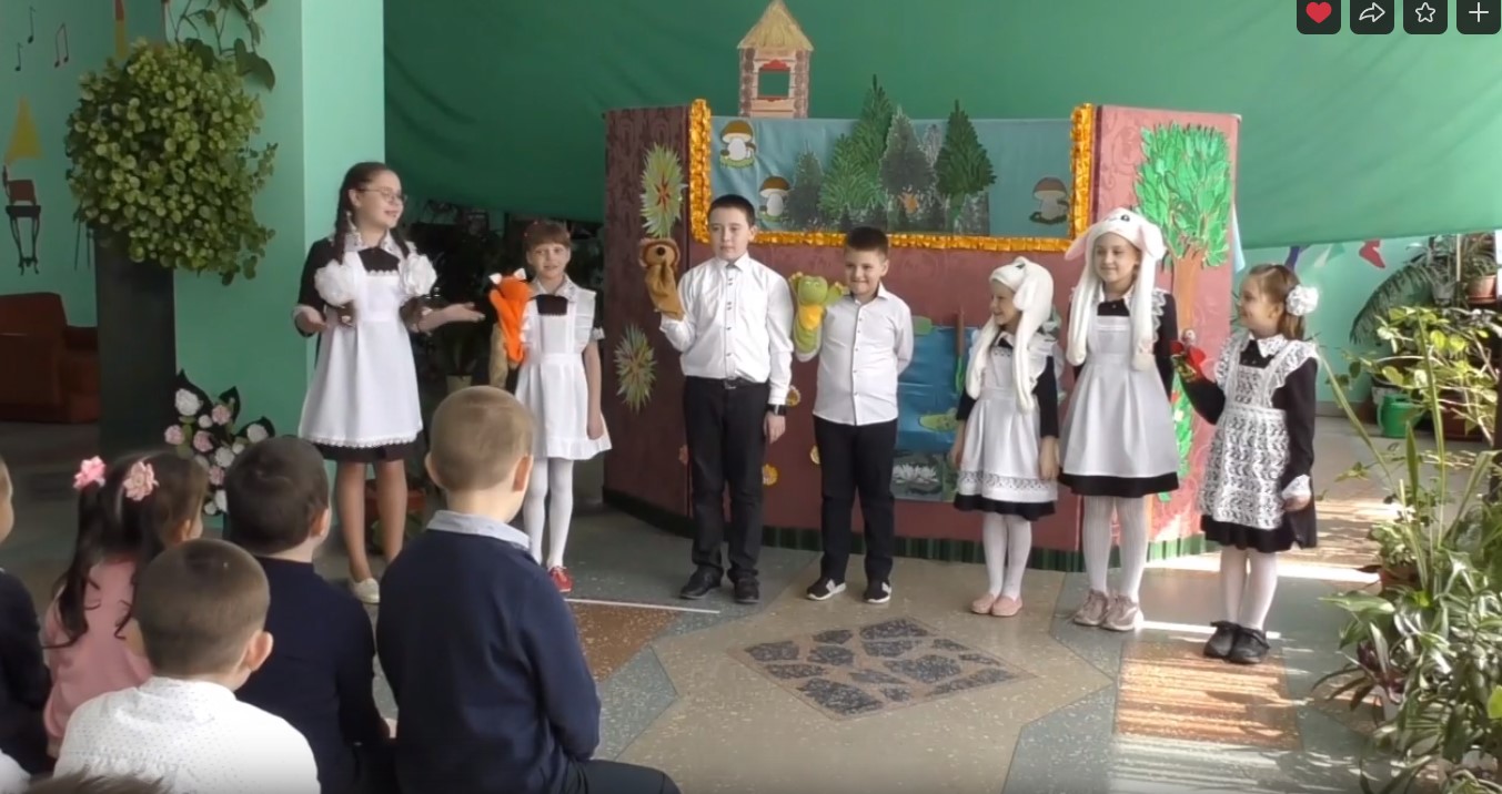 "Гусёнок" - кукольный спектакль