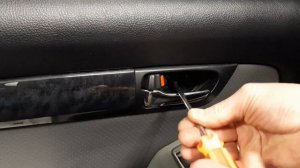 Снятие обшивки с задних пассажирских дверей на ПРАДО-120