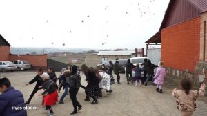 На Ингушской свадьбе деньги пустили на ветер