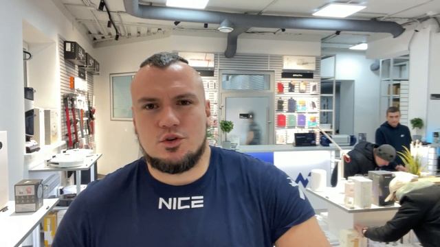 Какая цена на iPhone 14 если покупать с гарантией?! А если без...? смотреть онлайн