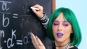 Как выжить в школе! Школьные лайфхаки и шпаргалки. Как ПРОНЕСТИ еду. ПРАНКИ и ШПИОНСКИЕ советы.