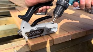 Монтаж террасы из лиственницы. Крепеж и саморезы Камо