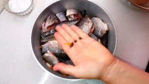 Рецепт карасей в томате. Очень вкусная и нежная тушеная рыбка. Кулинарный канал "НА КУХНЕ У МАМЫ"