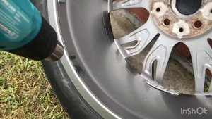 Очистка диска от наклеек после снятия балансировочных грузинов