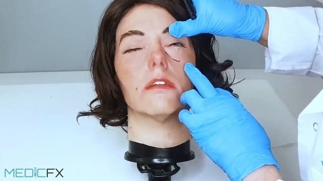 Фантом CHLOE для обучения косметологическим манипуляциям.