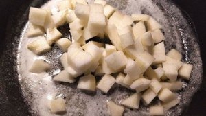 Пшённая каша с тушеными яблоками и корицей для деток