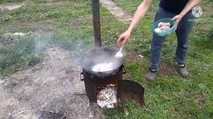 привезли стройматериалы, готовим рагу в казане ?