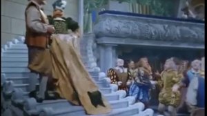 Крошки мои, за мной!...