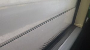 Вода за окном в автобусе