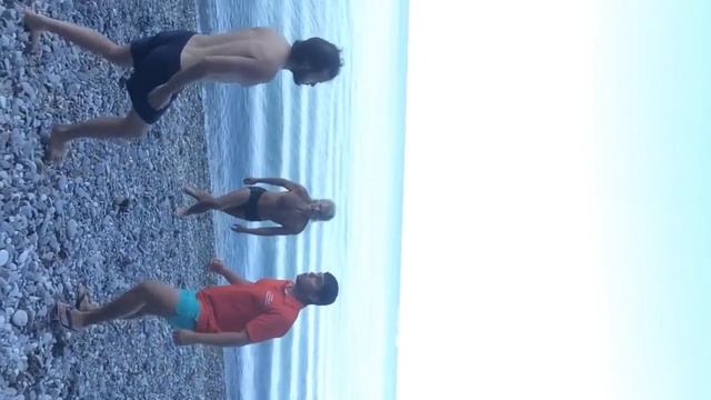 Подполковник и майор Дагомысского ОВД беспредельничают на пляже. ч.2 Сегодня смотреть онлайн