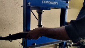 замена салентблоков нижнего рычага Subaru Forester. Субару Форестер