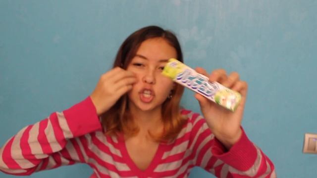 МНЕ ПОДСУНУЛИ ЗАБРОДИВШИЙ ВИНОГРАД || Пробую иностранные вкусняшки!! смотреть онлайн