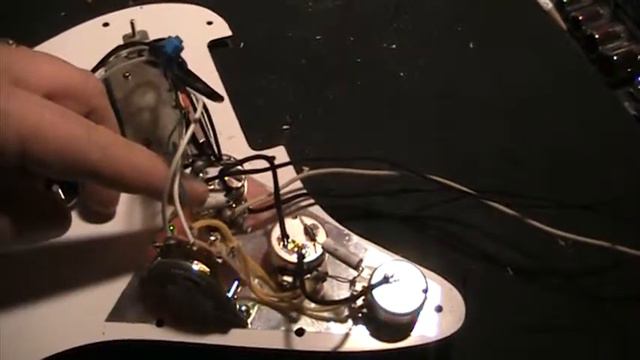 Squier Affinity Stratocaster CAR - Episode 5 New Pickups and Electronics смотреть онлайн