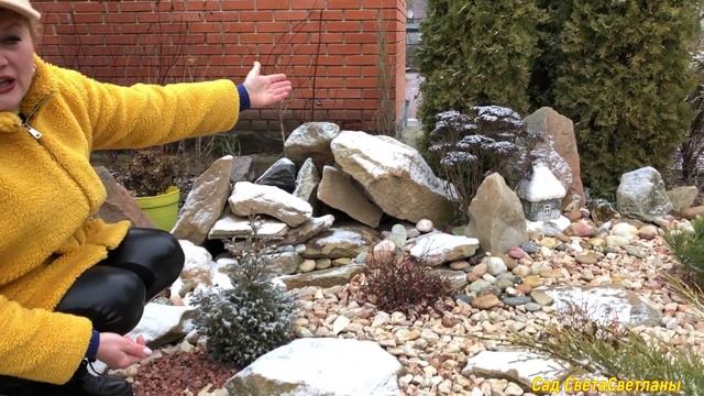 Какие РАСТЕНИЯ посадить где снег падает с крыши? Как посадить луковичные в цветник под агроволокном