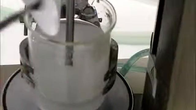 Растворение AKUCELL в воде с сахаром смотреть онлайн