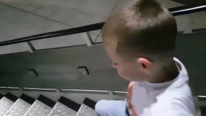 Дубай. Выход на жару 40 градусов. Ночь.