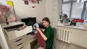 Выпрашиваю подарок. Кира починила унитаз. Покупаю подарки. Бешеный кот и довольный пёс.