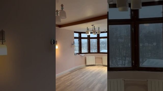 Матовые натяжные потолки в квартире 130 м2, утопленные трековые светильники. До и после установки. смотреть онлайн