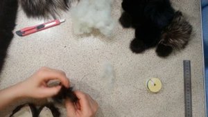 Как сделать помпон из меха своими руками.Pampon, fur decoration