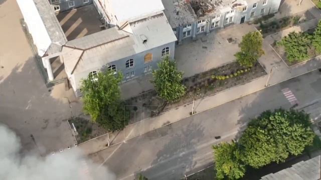 Танку взрывом сорвало гуслю, после чего экипаж покинул поврежденную машину.Новогродовка